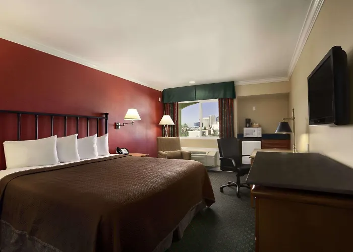 Travelodge By Wyndham San Diego Downtown Convention Center