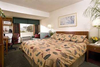 Hotel Travelodge By Wyndham Downtown Convention Center 2*