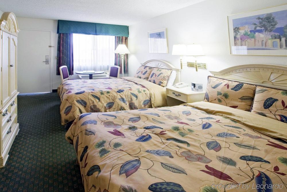 Travelodge By Wyndham Downtown Convention Center Hotel 2*
