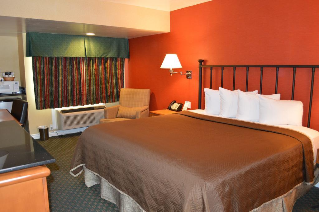 Travelodge By Wyndham Downtown Convention Center Hotel 2*