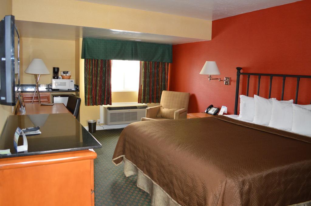 Travelodge By Wyndham Downtown Convention Center Hotel