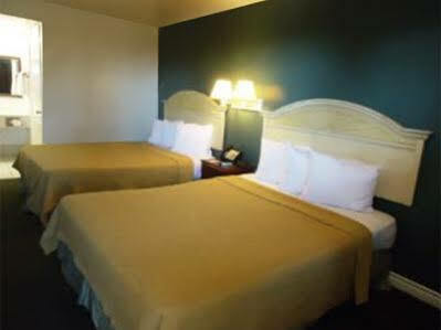 Travelodge By Wyndham Downtown Convention Center Hotel