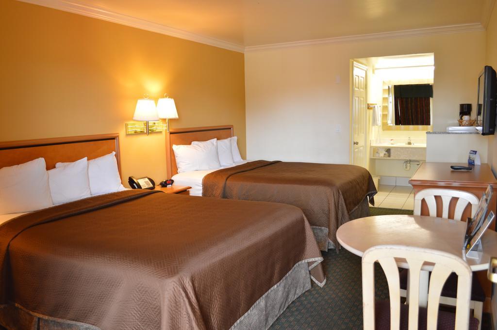Travelodge By Wyndham Downtown Convention Center 2*