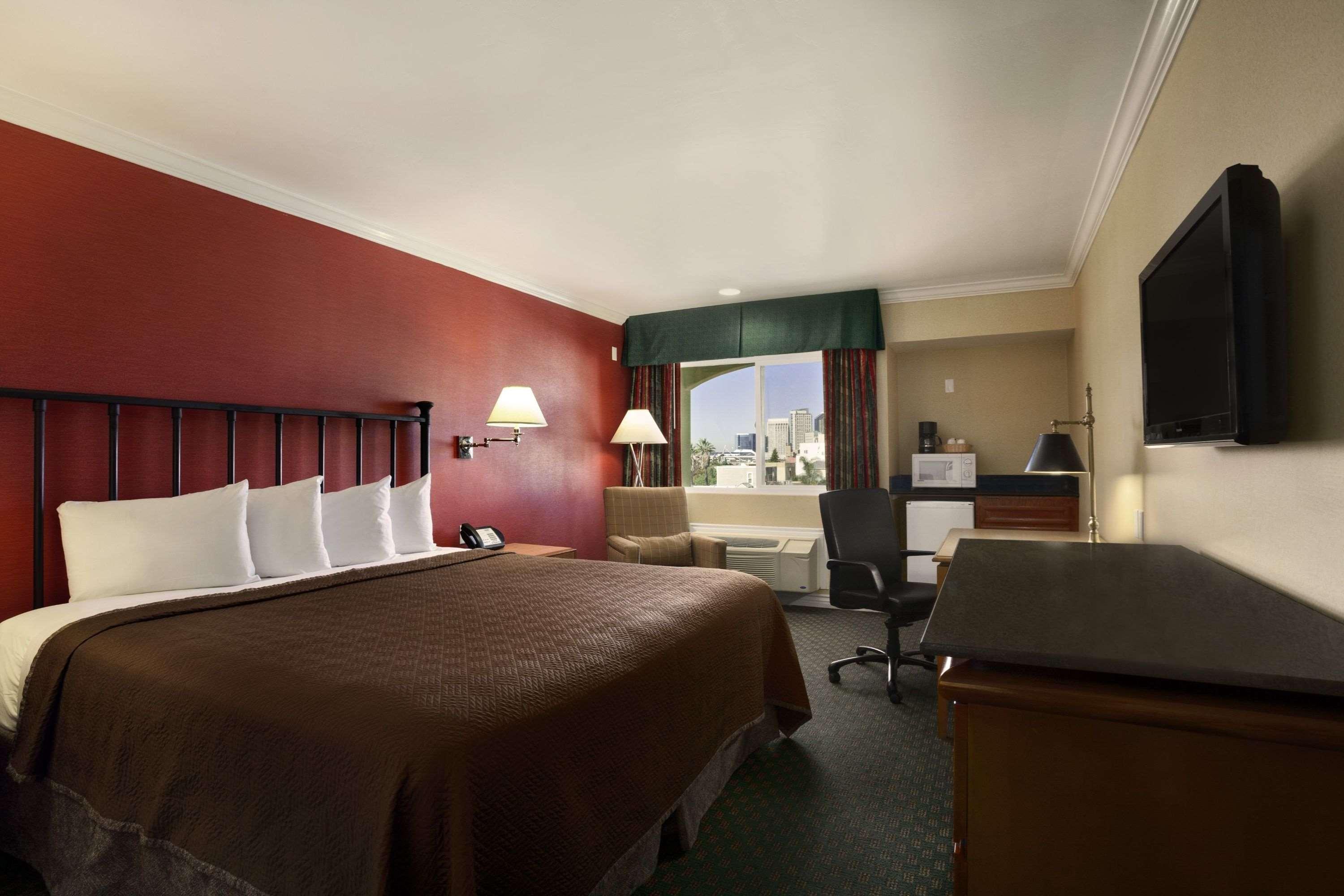 Travelodge By Wyndham Downtown Convention Center Hotel