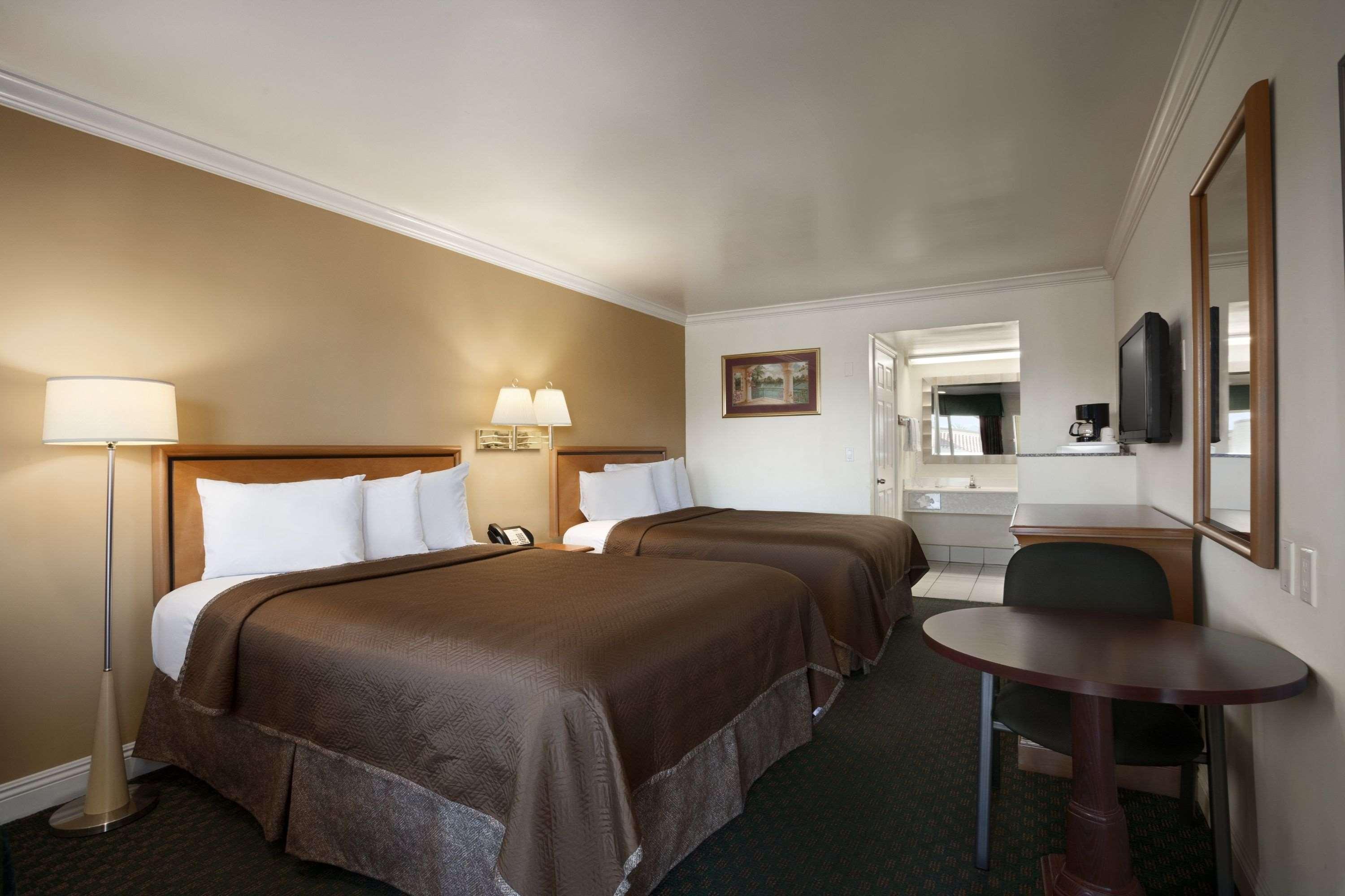 Travelodge By Wyndham Downtown Convention Center San Diego