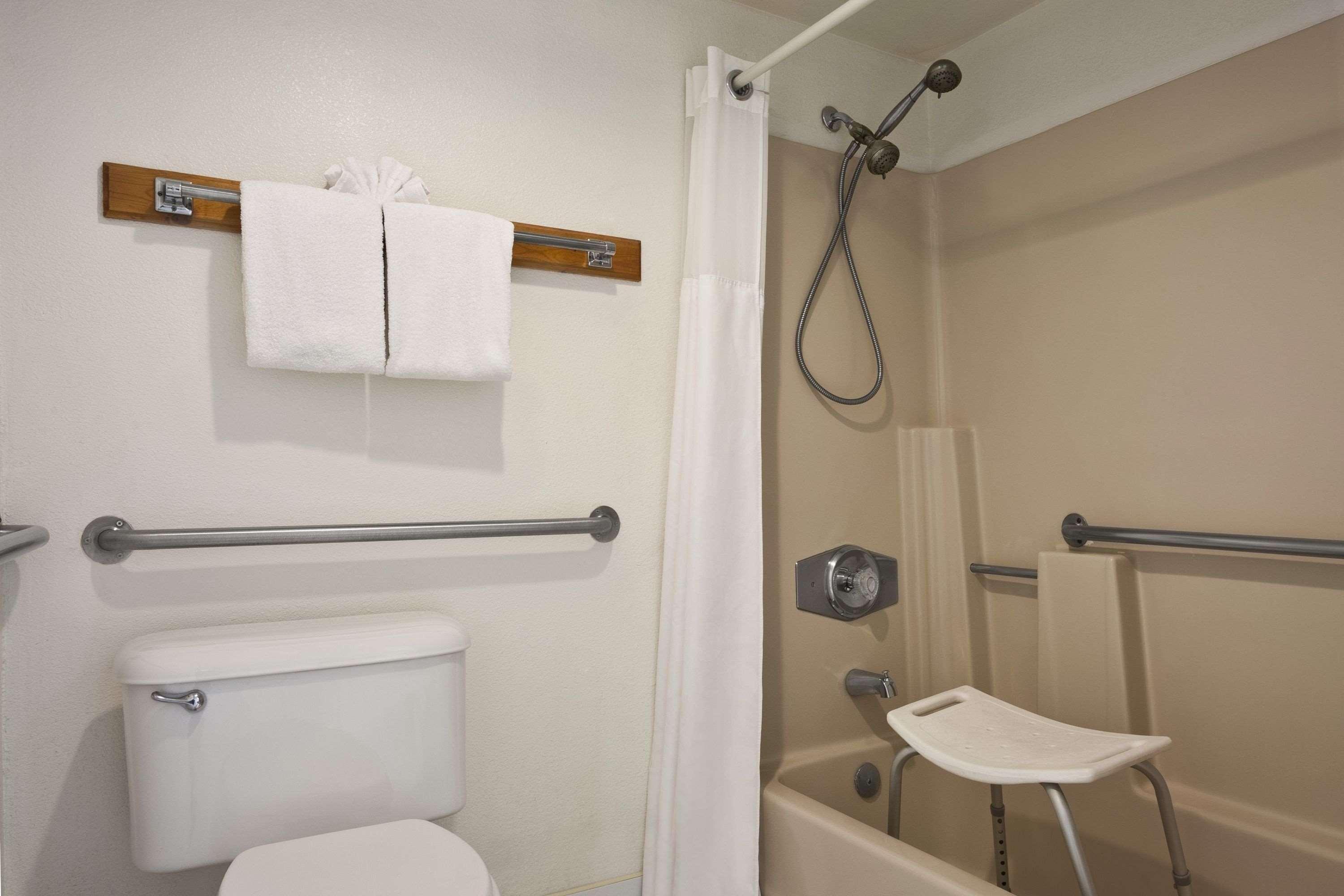 Travelodge By Wyndham Downtown Convention Center 2*