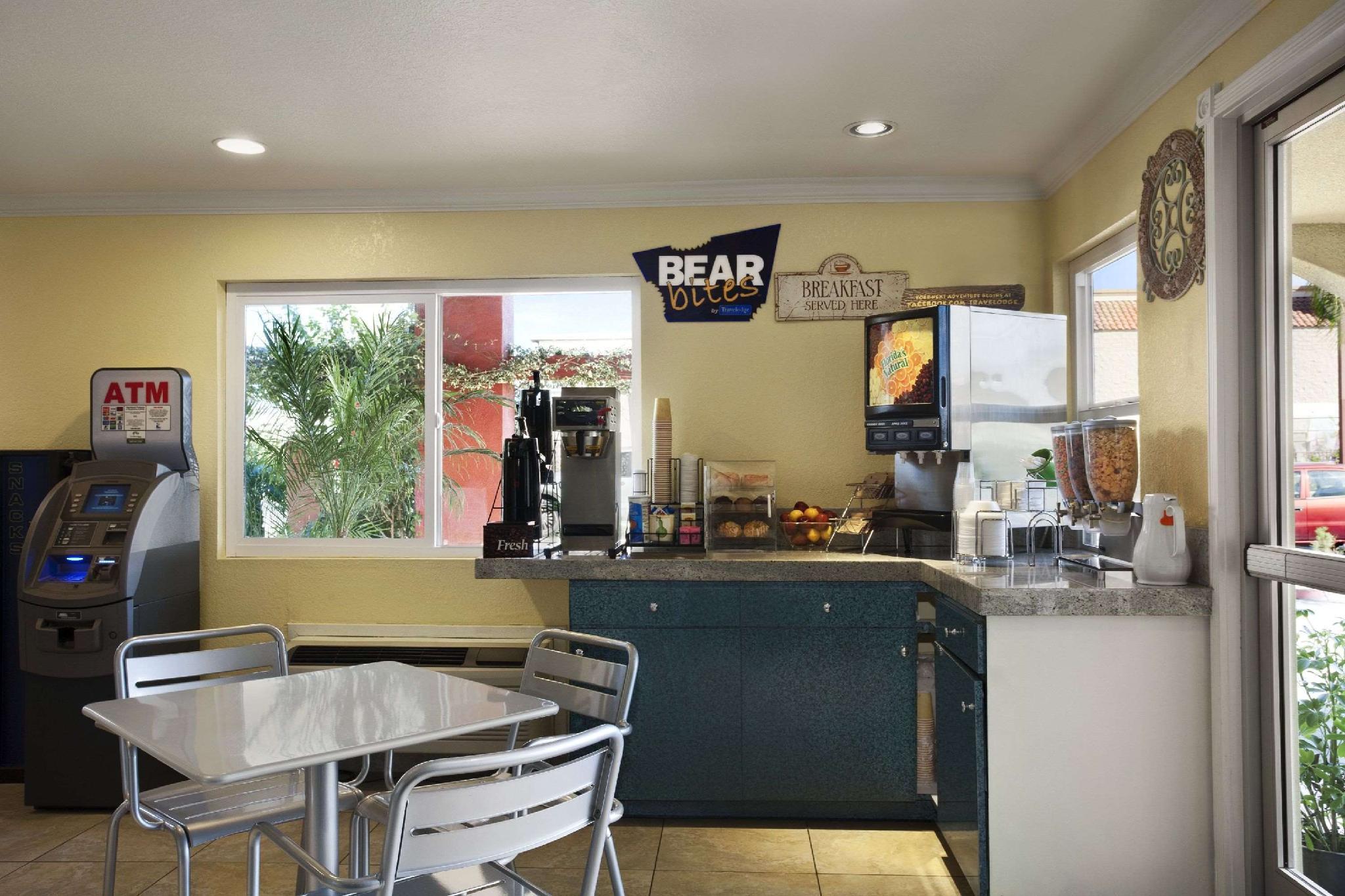 Travelodge By Wyndham Downtown Convention Center Hotel 2*