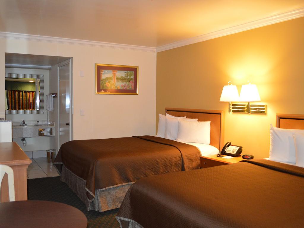 Travelodge By Wyndham Downtown Convention Center San Diego