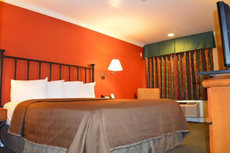 Travelodge By Wyndham Downtown Convention Center Hotel 2*
